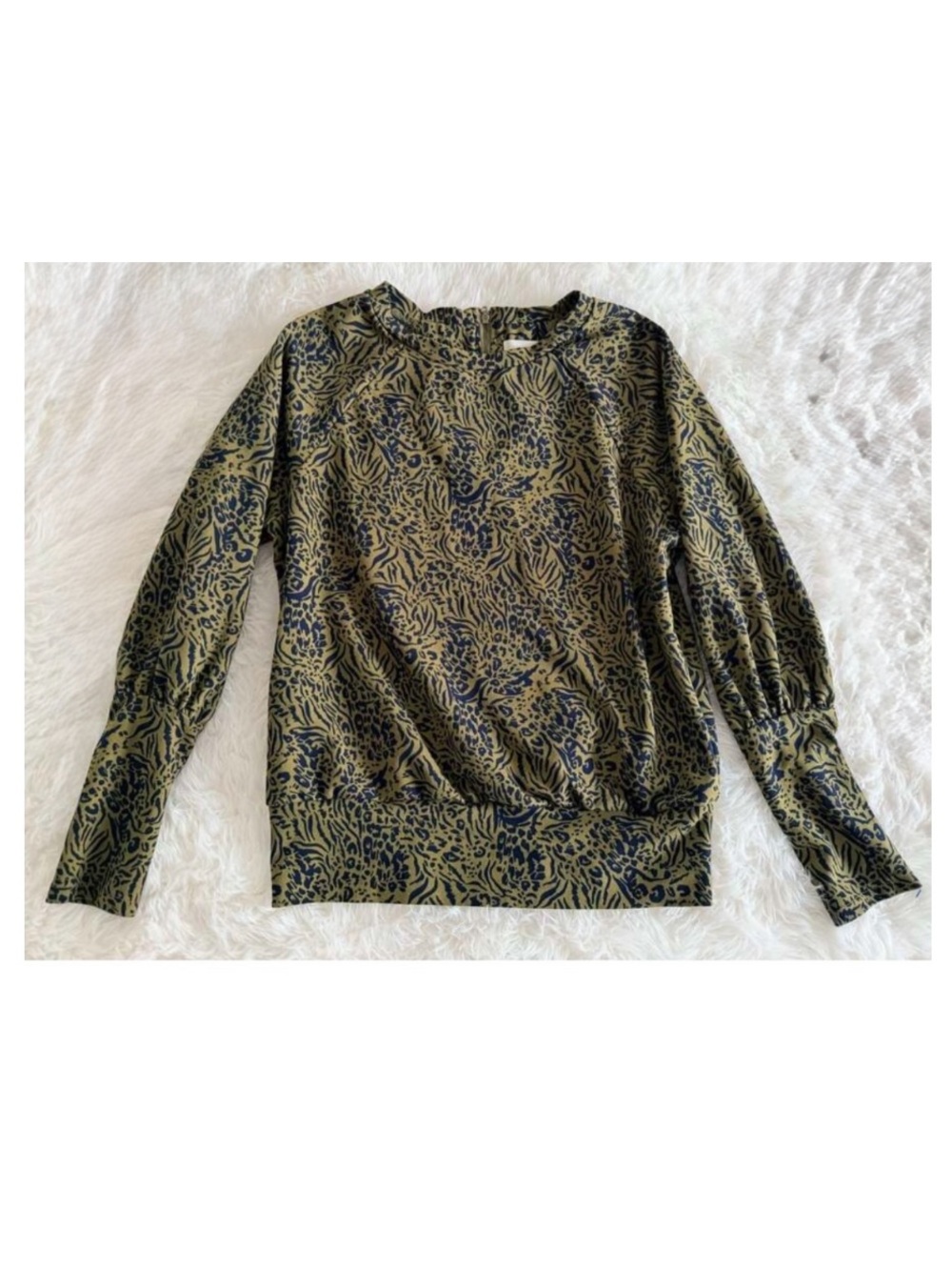 MELLODAY size medium animal cheetah Print Long Sleeve Top
